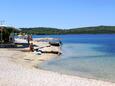 Der Strand  im Ort Okrug Gornji, Čiovo.