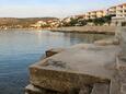 Der Strand  im Ort Ražanj, Rogoznica.