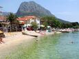 Pláž  v mieste Zaostrog, Makarska.