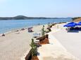 La plage Banj en ville Šibenik, Šibenik.