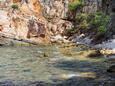 Der Strand  im Ort Skrivena Luka, Lastovo.