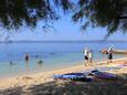 Der Strand  im Ort Kaštel Kambelovac, Kaštela.