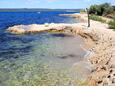 La plage  en ville Banj, Pašman.