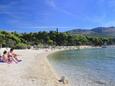 Najbliža plaža Plaža u mjestu Stobreč, Split.
