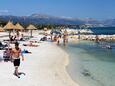 Der Strand  im Ort Trogir, Trogir.