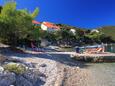 Der Strand  im Ort Tri Žala, Korčula.