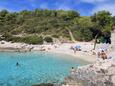 Der Strand Žitna im Ort Zavalatica, Korčula.