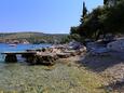 Der Strand  im Ort Ražanj, Rogoznica.