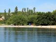 La plage  en ville Skradin, Krka.