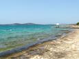 Der Strand  im Ort Jadrija, Šibenik.