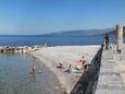 La plage  en ville Senj, Senj.