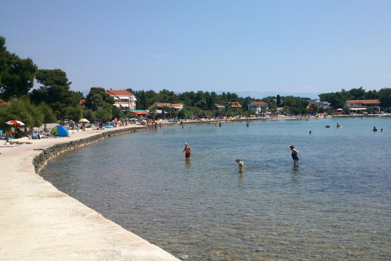 Jadro, oblázková pláž