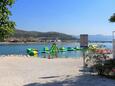 Der Strand  im Ort Trogir, Trogir.