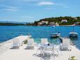 Der Strand  im Ort Lumbarda, Korčula.