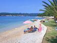 Der Strand Škvar im Ort Orebić, Pelješac.