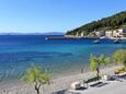 Der Strand Trstenik im Ort Trstenik, Pelješac.