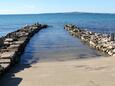 Der Strand  im Ort Privlaka, Zadar.