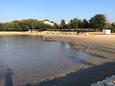 Der Strand Pliša im Ort Zaton, Zadar.