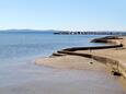 Der Strand  im Ort Privlaka, Zadar.