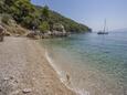 Der Strand  im Ort Rapak, Hvar.