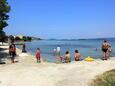 Der Strand Mrviska im Ort Tkon, Pašman.