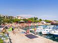 Der Strand Filko im Ort Sveti Petar, Biograd.