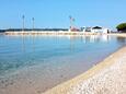 Der Strand Dražice im Ort Biograd na Moru, Biograd.