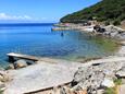 Najbliža plaža Plaža u mjestu Ćunski, Lošinj.