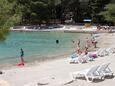 La plage Blatina en ville Mali Lošinj, Lošinj.