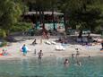 Der Strand Blatina im Ort Mali Lošinj, Lošinj.