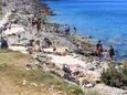 Der Strand Kadin im Ort Mali Lošinj, Lošinj.