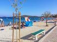 Der Strand  im Ort Sevid, Trogir.