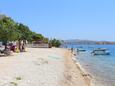 La plage  en ville Brodarica, Šibenik.