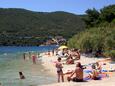 La plage Banovci en ville Grebaštica, Šibenik.