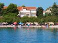 Der Strand Banovci im Ort Grebaštica, Šibenik.