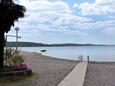 Der Strand Starine im Ort Pirovac, Šibenik.