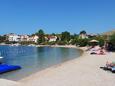 La plage  en ville Grebaštica, Šibenik.