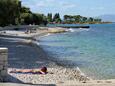 Der Strand  im Ort Supetar, Brač.