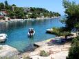 Najbližja plaža Plaža v mjestu Basina, Hvar.