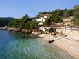 La plage Crkovnjak en ville Sumartin, Brač.