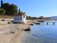 La plage Seget en ville Seget Donji, Trogir.