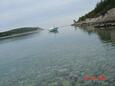 Der Strand  im Ort Pribinja, Hvar.