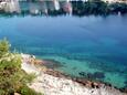 La plage  en ville Basina, Hvar.