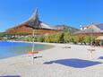 La plage Vranjica en ville Seget Vranjica, Trogir.