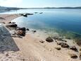 La plage  en ville Seget Donji, Trogir.