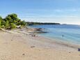 Najbližja plaža Plaža v mjestu Dolac, Primošten.
