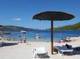 Der Strand  im Ort Seget Vranjica, Trogir.