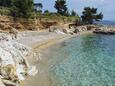 Der Strand  im Ort Ivan Dolac, Hvar.