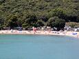 La plage Maslinica en ville Rabac, Labin.