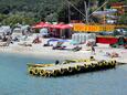 La plage Maslinica en ville Rabac, Labin.